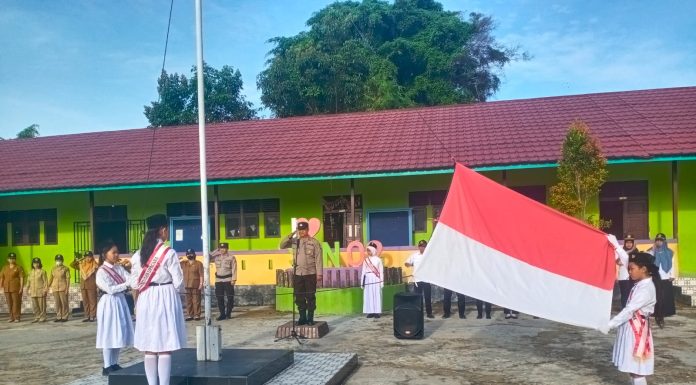 Sambangi SDN 2 Ngabang, Polisi Ajak Pelajar Berantas Peredaran Narkoba Dilingkungan Sekolah