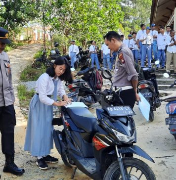 Datangi SMK Negeri 1 Mandor, Polisi Tertibkan 9 Unit Motor Pelajar Gunakan Knalpot Borong