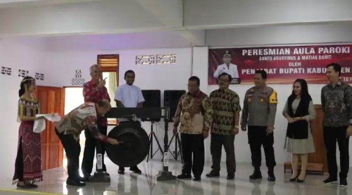 Resmikan Aula Paroki ST. Agustinus dan Matias Darit, Pj Bupati Landak Harapkan Dapat Digunakan Untuk Pembinaan Umat