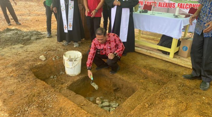 Sekda Landak Vinsensius Nilai Guru Adalah SDM Penting Dalam Lembaga Pendidikan
