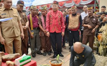 Pj Bupati Landak : Pemerintah Menjamin Keberadaan Lembaga Hukum Adat Melalui Perda