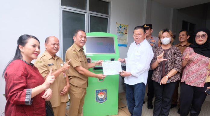 Pertama di Landak, Puskesmas Senakin Kini Miliki Mesin Anjungan Dukcapil Mandiri Mudahkan Pencetakan Dokumen Kependudukan