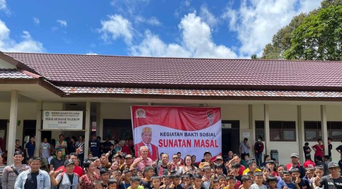 Gandeng PPNI, Ketua DPRD Landak Gelar Bakti Sosial Sunat Massal