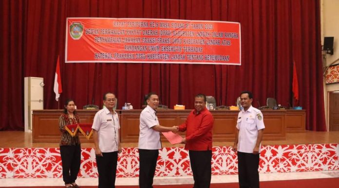 Fraksi DPRD Landak Tanggapi Pandangan Umum Eksekutif Terhadap Raperda Tentang Kepemudaan