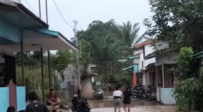 Banjir Rendam Sejumlah Permukiman Warga di Kecamatan Ngabang dan Jelimpo