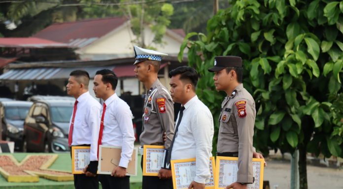 Berprestasi, Lima Anggota Polres Landak Diganjar Penghargaan