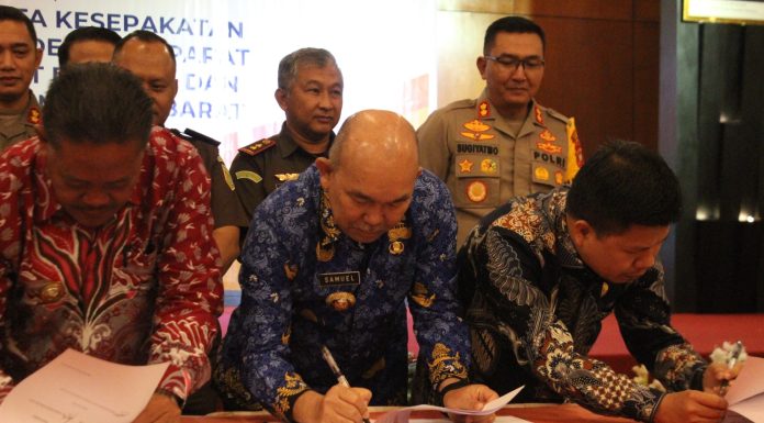 Pj. Bupati Landak Tandatangani MoU Antara Kepala Daerah Dengan Aparat Penegak Hukum