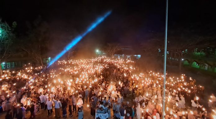 Meriah, Pawai Obor Sambut Bulan Suci Ramadhan 1444 Hijriah di Landak Diikuti Ribuan Peserta