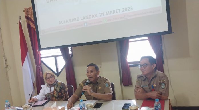 Sekda Landak Buka Rapat Evaluasi Kinerja Tim TP2DD Tahun 2022 dan Progres TW 1 Tahun 2023