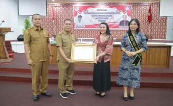 Karolin Terima Piagam Penghargaan Bunda PAUD Tingkat Nasional