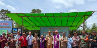 Pembangunan Gereja Katolik Paroki Hati Kudus Yesus Desa Randau Ketapang Dimulai