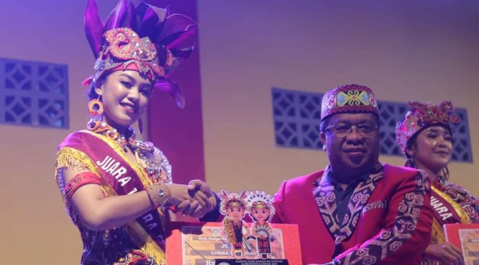 Heri Saman Apresiasi Generasi Dayak Tidak Lupakan Adat Istiadat