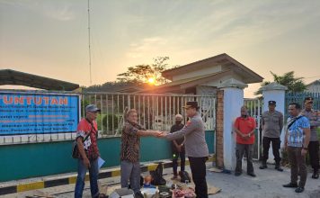 Tiga Hari Disegel, Pabrik PT. GRS Kembali Beroperasi Setelah Dilakukan Ritual Adat