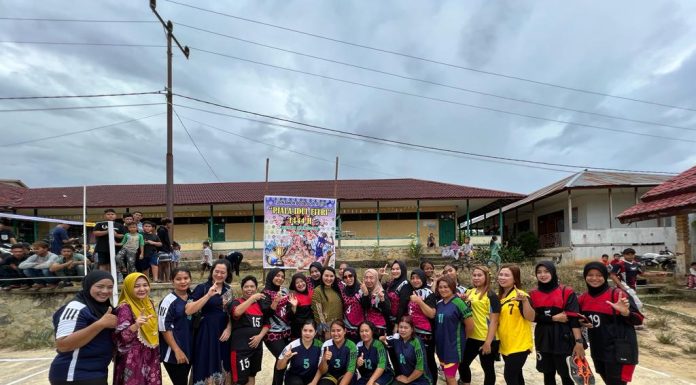 Buka Turnamen Voli Idul Fitri Cup, Karolin : Ini Menjadi Bentuk Silaturahmi Masyarakat