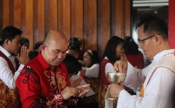 Unik, Misa Ekaristi Naik Dango Ke -38 Kabupaten Landak Gunakan Bahasa Dayak
