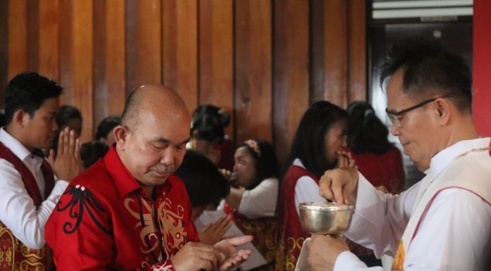 Unik, Misa Ekaristi Naik Dango Ke -38 Kabupaten Landak Gunakan Bahasa Dayak