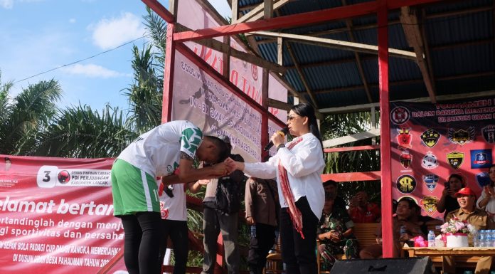 Karolin Ingatkan Pentingnya Pendidikan Saat Hadiri Pembukaan Turnamen Padagi Cup
