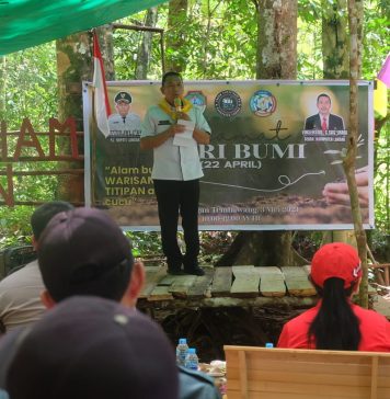 Sekda Landak Buka Peringatan Hari Bumi di Riam Angan Tembawang