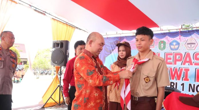 Samuel Hadiri Pelepasan Kelulusan 406 Siswa SMK 1 Ngabang
