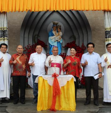 Samuel Resmikan Taman Doa Maria Ratu Para Malaikat Paroki Salib Suci Ngabang