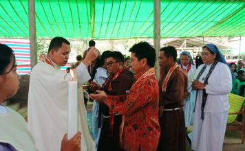 Misa Perdana Imam Baru Stasi Santo Petrus Kerongan Paroki Santo Agustinus dan Matias Darit