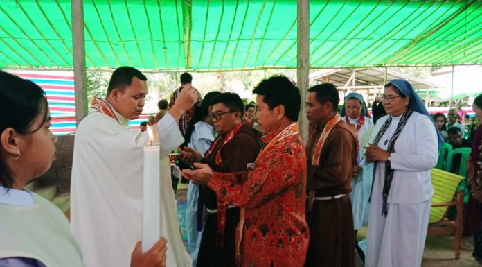 Misa Perdana Imam Baru Stasi Santo Petrus Kerongan Paroki Santo Agustinus dan Matias Darit