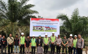 Kapolres Landak Letak Batu Pertama Dimulainya Pembangunan Rumah Dinas Polsek Sebangki