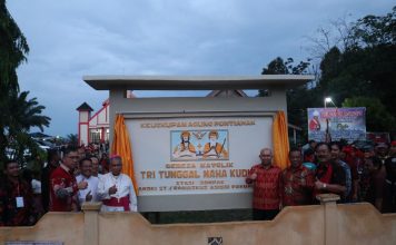 Samuel Hadiri Peresmian dan Pemberkatan Gereja Tri Tunggal Maha Kudus Sompak