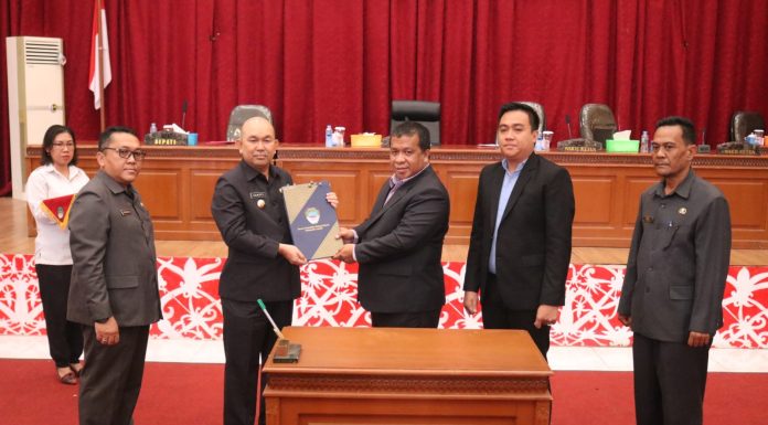 Pemkab Bersama DPRD Sepakati Raperda Pertanggungjawaban Pelaksanaan APBD Landak Tahun Anggaran 2022 Diperdakan