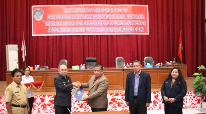 Pemkab Bersama DPRD Landak Setujui Raperda Pajak dan Restribusi Daerah Diperdakan