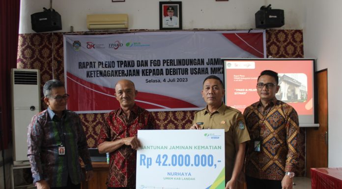 Sekda Landak Buka Rapat Pleno TPAKD dan FGD Perlindungan Jamsos Ketenagakerjaan Debitur Usaha Mikro Kecil