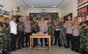 Sinergisitas, TNI Sambangi Polres Landak Beri Kejutan di Hari Bhayangkara ke-77