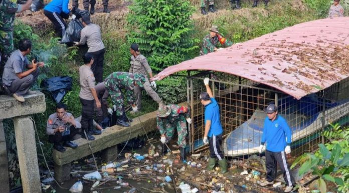 Aksi Nyata, Polres Landak Gelar Aksi Bersih Lingkungan Bersama TNI dan Masyarakat