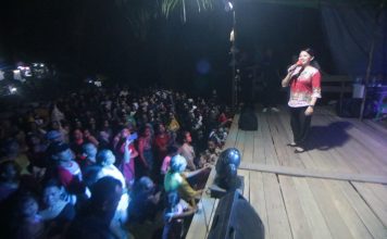 Karolin Buka Gawai Pelades Betung Desa Tempoak