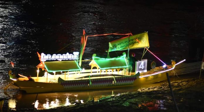 Ketapang Tampilkan Keriang Bandong Perahu Lancang Pelang Prabu Jaya Pada Malam Taaruf dan Karnaval MTQ XXXI