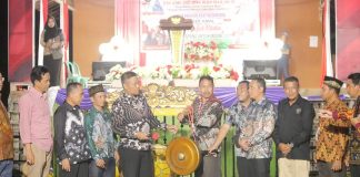 Pameran UMKM dan Festival Busana Adat Nusantara Meriahkan HUT Desa Sukamaju Ketapang ke -18