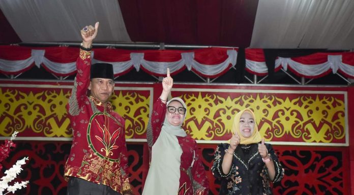 Didampingi Istri, Wabup Ketapang Farhan Hadiri Pembukaan MTQ XXXI Tingkat Provinsi Kalbar di Sanggau