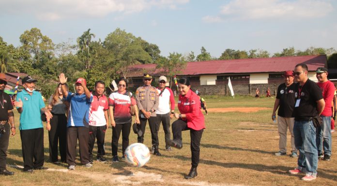 Dukung Pengembangan Caba Olah Raga, Karolin : Landak Harus Punya Sekolah Sepak Bola