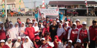 Karolin Buka Senam Lansia Desa Hilir Tengah