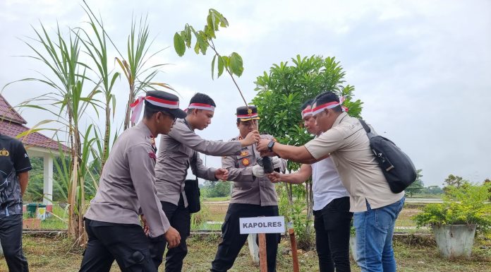 Hijaukan Lingkungan 1.400 Pohon Ditaman Polres Landak Bersama Forkopimda