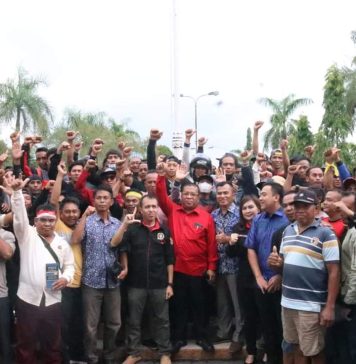 Pekerja Tambang Geruduk Kantor DPRD Landak Sampaikan Aspirasi