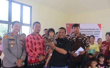Jadi Bapak Asuh Stunting di Desa Pakumbang, Heri Saman : Komitmen Pemerintah dan DPRD Turunkan Angka Stunting