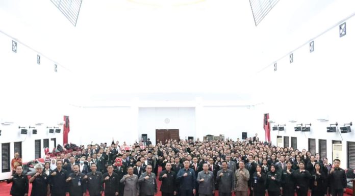 Dewan Sampaikan Apresiasi Atas Penghargaan Satyalancana Karya Satya Kepada Sejumlah PNS Landak