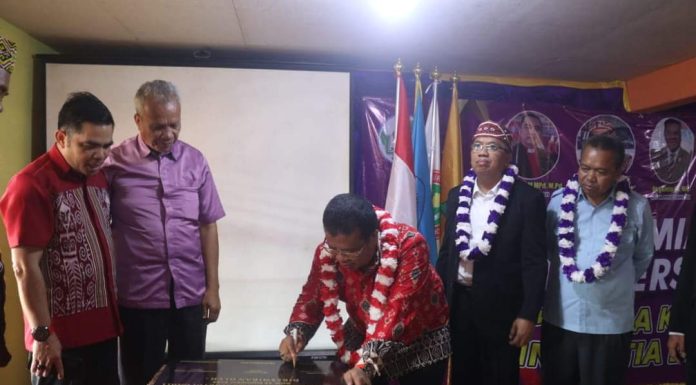 Heri Saman Resmikan Gedung Persekolahan SMP dan SMA Kristen Bina Setia Darit
