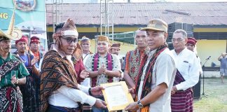 Bupati Lantik Ikatan Keluarga Besar Flobamora Ketapang