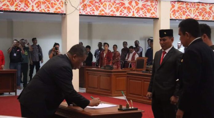 PAW Anggota DPRD Landak, Mastoto Gantikan Almarhum Marsiana Ningsih