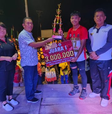 Sekda Landak Tutup Turnamen Voly di Desa Pawis Hilir