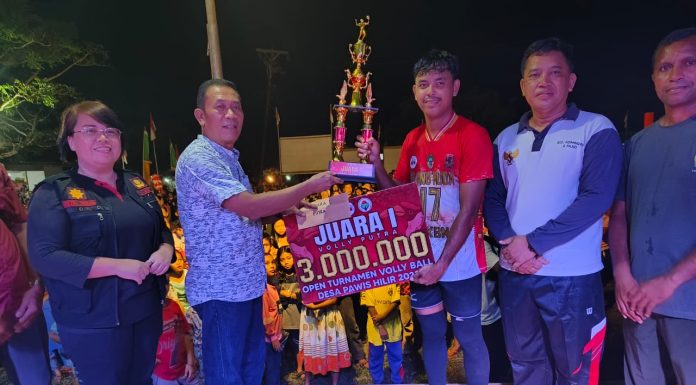 Sekda Landak Tutup Turnamen Voly di Desa Pawis Hilir