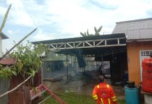 Ditinggal Pergi, Rumah Warga di Desa Raja Ngabang Terbakar