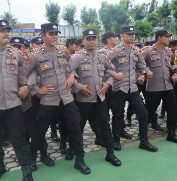 Polres Landak Latih Personil Formasi Dalmas Amankan Pemilu 2024